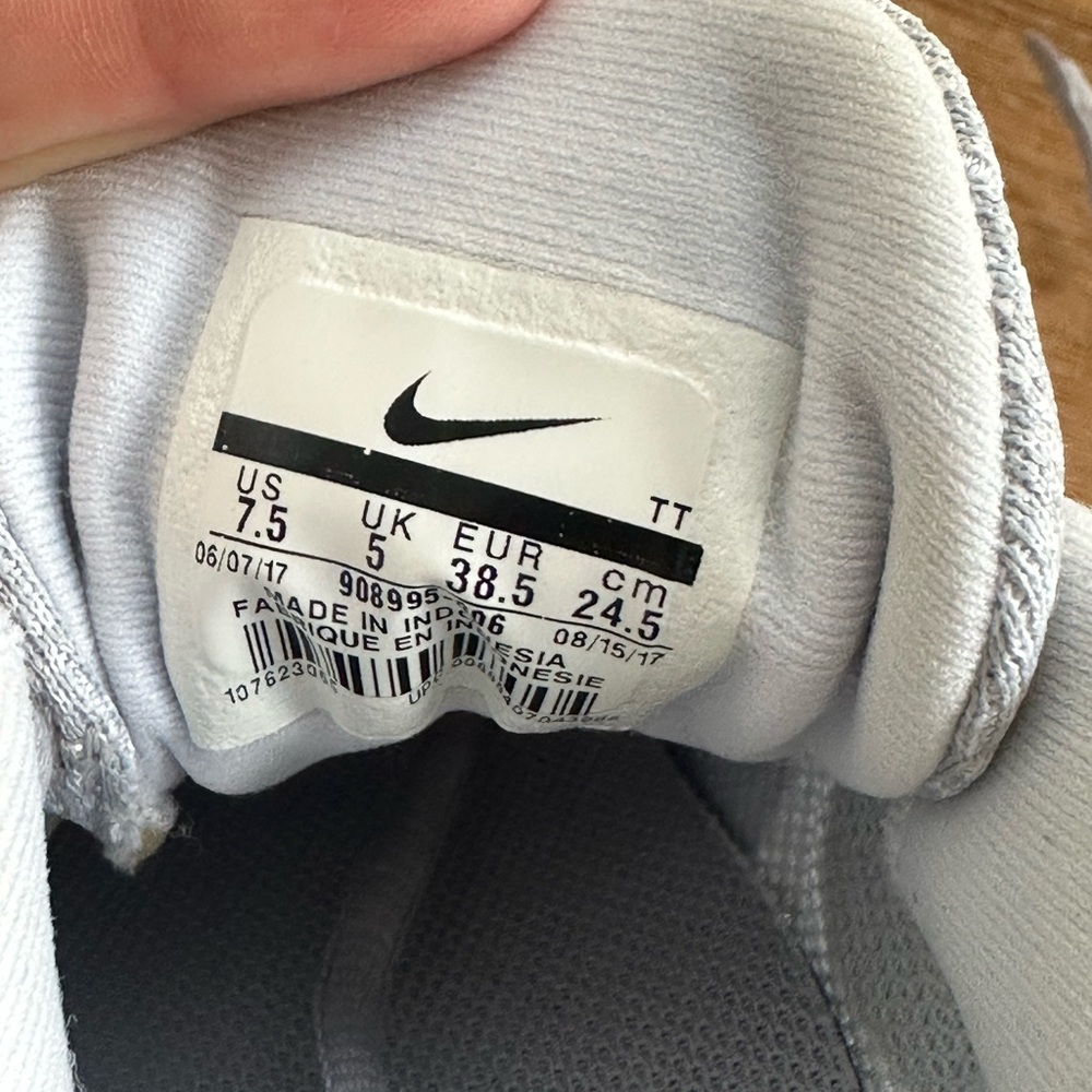 Nike Flex Running Shoes Light Gray and Gold Athletic Shoes - Picture 6 of 6